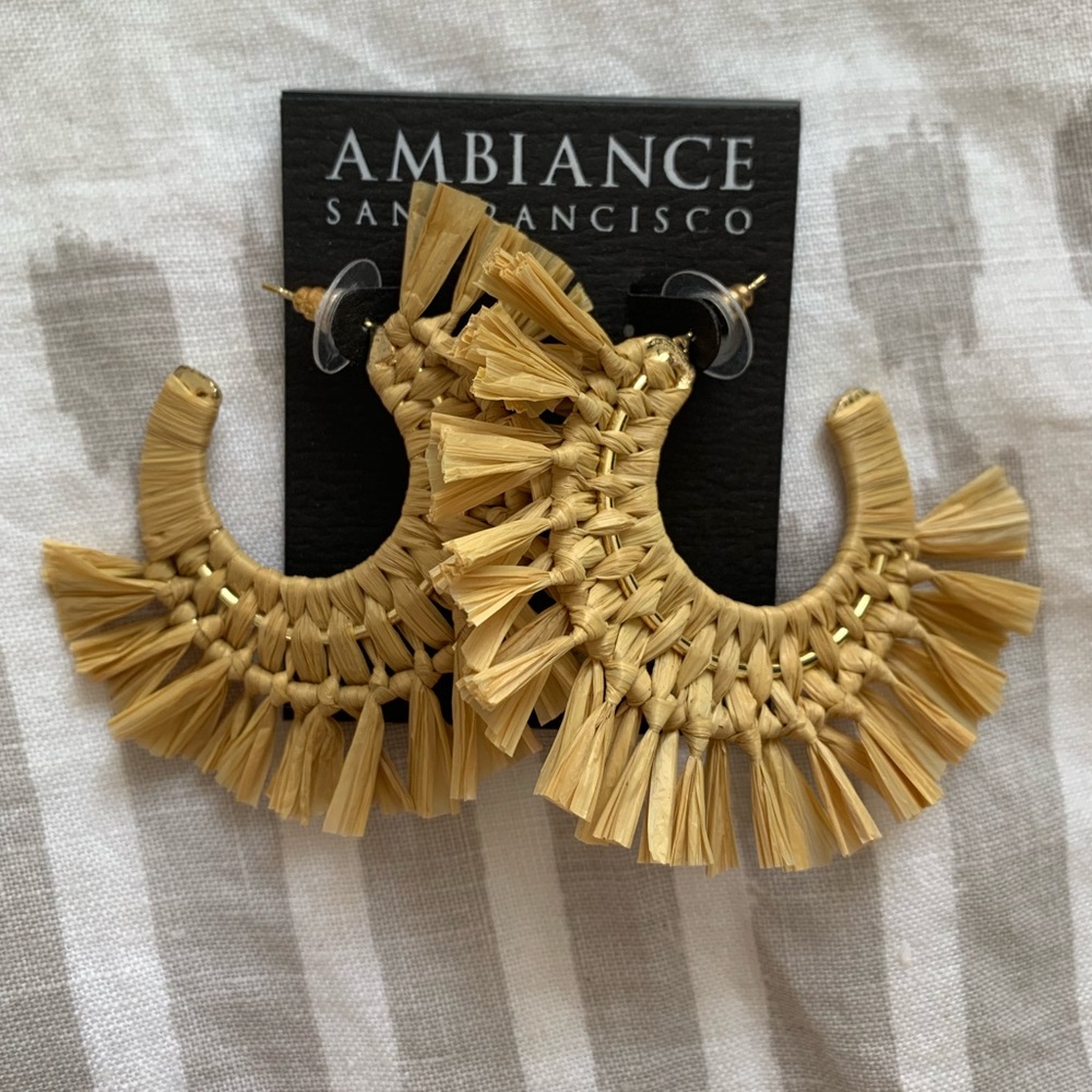 Fun straw and gold metal earrings. Tropical vibes!